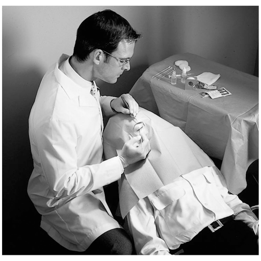 SOLVENTUM STERI-DRAPE MINOR PROCEDURE DRAPE - Small Drape, Adhesive Aperture, 22" x 25", 3M Biocade Fabric, 25/bx, 4 bx/cs | Quantity - 1x CS