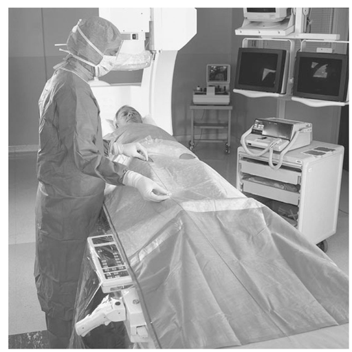 SOLVENTUM STERI-DRAPE FEMORAL ANGIOGRAPHY DRAPES - Angiography Drape, 90" x 130", Absorbent Critical Zone, Oval Aperture, 2 Adhesive Patches, Transparent Side End Panels, 3M Biocade Fabric, 20/cs (Continental US+HI Only) | Quantity - 1x CS